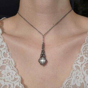 Vintage classic teardrop pearl and silver necklace